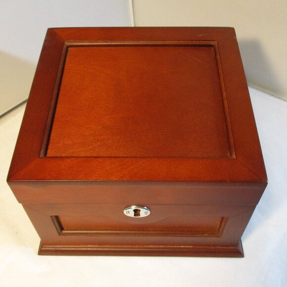 Nice Lift Top Locking Wood Storage Box with Key - Picture 2 of 10